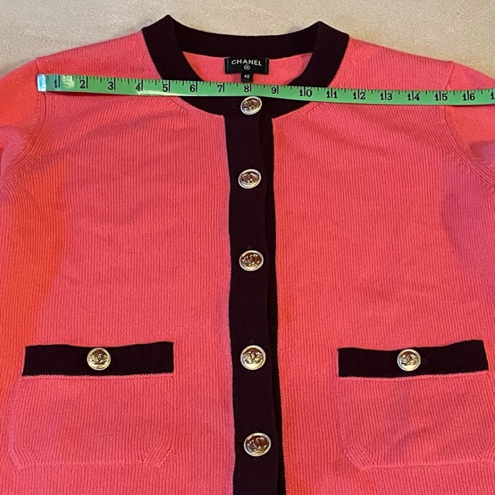 ❌SOLD❌ CHANEL 100% Cashmere Two-Tone CC Button Cardigan (fits S/M) - Picture 11 of 15